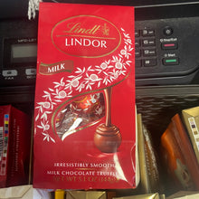 Load image into Gallery viewer, Lindt Lindor - Milk
