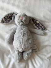 Cargar imagen en el visor de la galería, Jellycat - Blossom Silver Bunny Bloom

