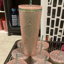 Cargar imagen en el visor de la galería, Starbucks 2023 Pink Pearl Jeweled Grande 24 oz Tumbler with Straw
