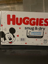 गैलरी व्यूवर में इमेज लोड करें, Huggies Snug and Dry Box
