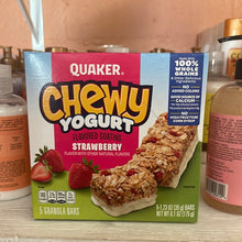 Cargar imagen en el visor de la galería, Quaker Chewy Yogurt Strawberry
