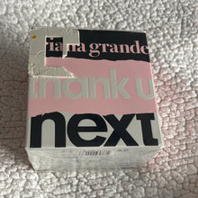 이미지를 갤러리 뷰어에 로드 , Ariana Grande
