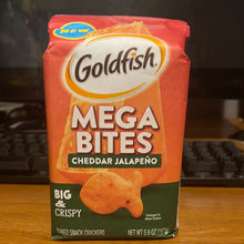 画像をギャラリービューアに読み込む, Goldfish Baked Snack Crackers - Mega Bites Cheddar Jalapeño
