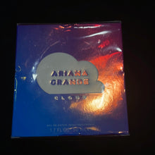 將圖片載入圖庫檢視器 Ariana Grande
