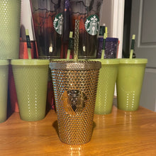 Cargar imagen en el visor de la galería, Starbucks Gold Studded Tumbler 2022 Fall Winter Holiday Bling (16 oz - Grande)
