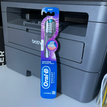 Load image into Gallery viewer, Oral - B
