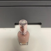 Load image into Gallery viewer, Sally Hansen
