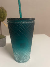 गैलरी व्यूवर में इमेज लोड करें, Starbucks 2023 Green Gradient Ombre Jeweled Grande Cold Cup Tumbler, 16 oz
