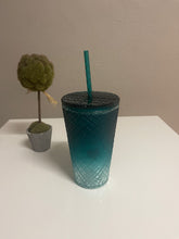 गैलरी व्यूवर में इमेज लोड करें, Starbucks 2023 Green Gradient Ombre Jeweled Grande Cold Cup Tumbler, 16 oz
