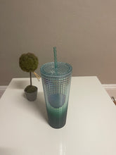 Cargar imagen en el visor de la galería, Starbucks 2023 Green Ombre Grid 24 oz Venti Tumbler
