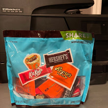 Load image into Gallery viewer, Hershey’s Miniatures Share Pack

