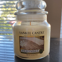 Load image into Gallery viewer, Yankee Candle
