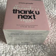이미지를 갤러리 뷰어에 로드 , Ariana Grande
