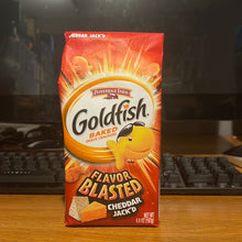 이미지를 갤러리 뷰어에 로드 , Goldfish Baked Snack Crackers - Flavor Blasted Cheddar Jack’d
