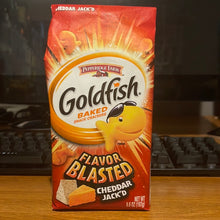 이미지를 갤러리 뷰어에 로드 , Goldfish Baked Snack Crackers - Flavor Blasted Cheddar Jack’d
