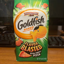 गैलरी व्यूवर में इमेज लोड करें, Goldfish Baked Snack Crackers - Flavor Blasted Xtra Cheesy Pizza
