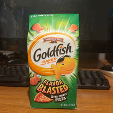 गैलरी व्यूवर में इमेज लोड करें, Goldfish Baked Snack Crackers - Flavor Blasted Xtra Cheesy Pizza
