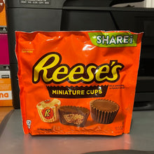 Load image into Gallery viewer, Hershey’s Miniatures Share Pack
