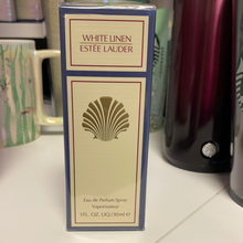 गैलरी व्यूवर में इमेज लोड करें, Estée Lauder White Linen Eau De Perfume Spray
