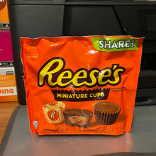 Load image into Gallery viewer, Hershey’s Miniatures Share Pack
