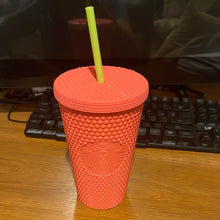 गैलरी व्यूवर में इमेज लोड करें, Starbucks Dragonfruit Studded Tumbler Summer 2022 Grande 16 oz
