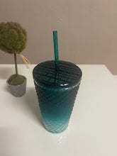 गैलरी व्यूवर में इमेज लोड करें, Starbucks 2023 Green Gradient Ombre Jeweled Grande Cold Cup Tumbler, 16 oz
