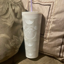 이미지를 갤러리 뷰어에 로드 , Starbucks 2023 Spring Siren Shell Plastic Cold Cup (24 oz.)
